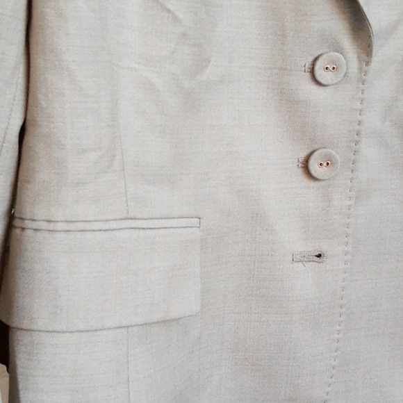 Anne Klein 2 Piece Tan Suit Jacket & Pants Size 4P - Picture 4 of 13